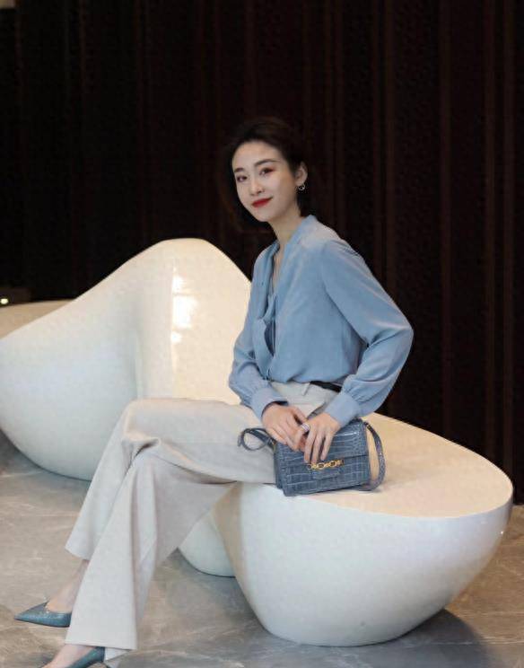 万别配这三双鞋！显矮不说还显土没气质j9九游会登录答应我：穿阔腿裤时千(图17)